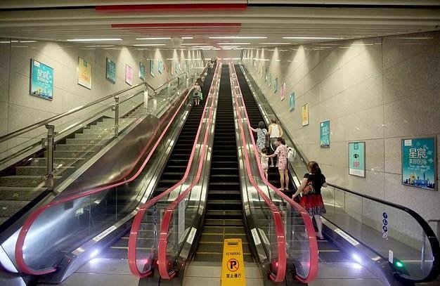 Ac mong ga tau dien ngam nam sau trong long dat 31 tang hinh anh