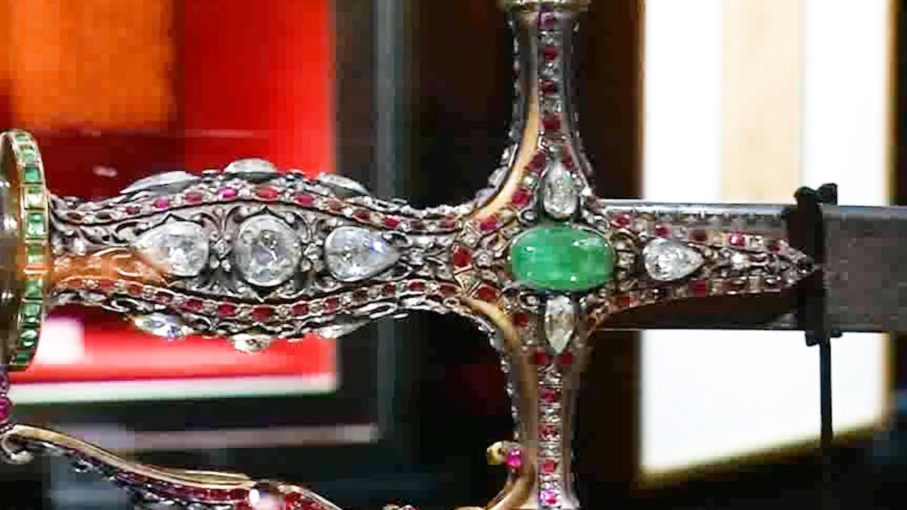 Chiem nguong bo trang suc bau vat thoi Mughal, An Do hinh anh