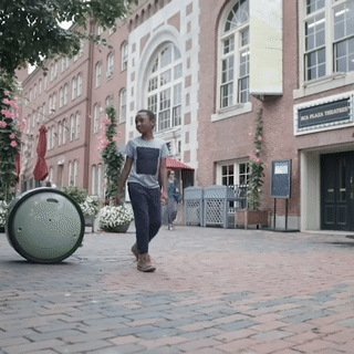 Robot thong minh co chuc nang nhu chiec balo hinh anh