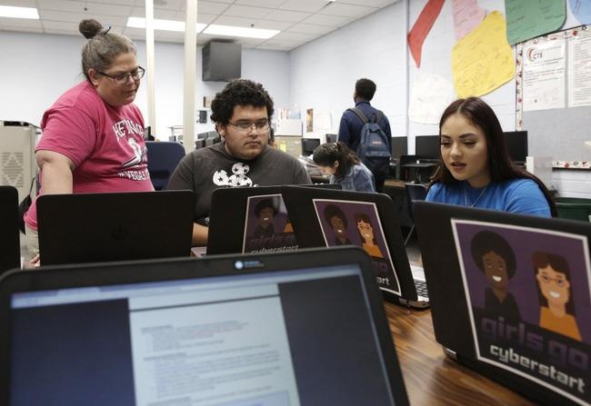 The he 9X han che kha nang giao tiep hinh anh