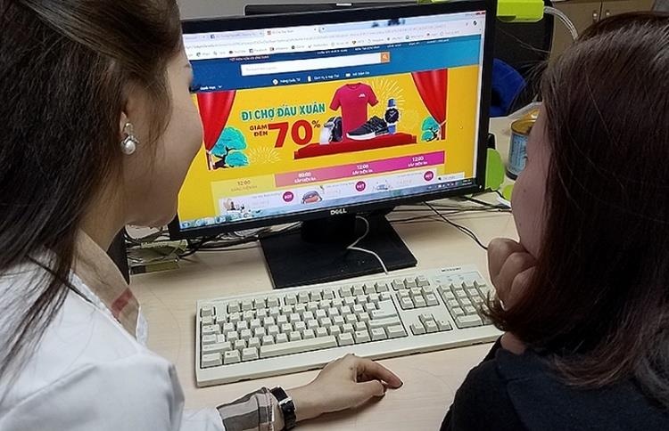 Hang gia tran lan tren cac trang thuong mai dien tu hinh anh