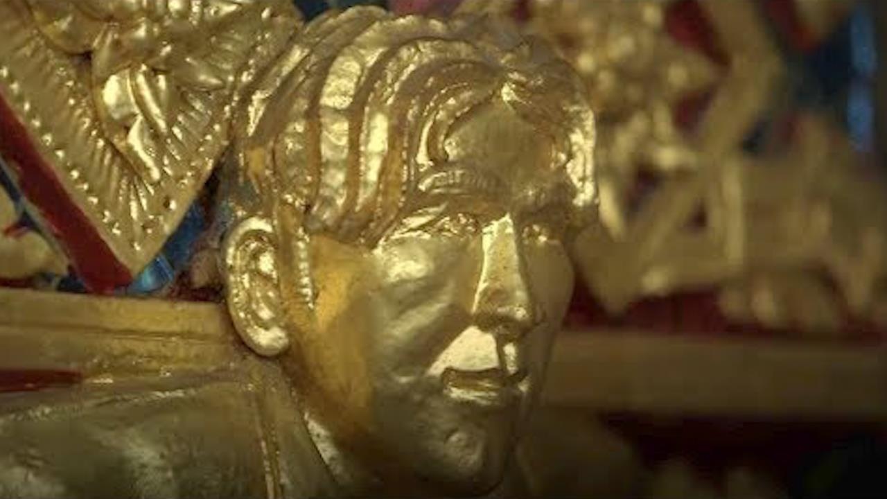 Chua o Thai Lan hut khach voi tuong David Beckham hinh anh