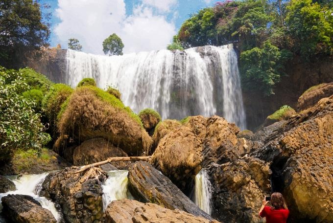 Thac Voi tai Lam Dong thay doi mau sac theo mua hinh anh