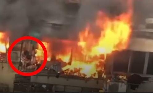 Me tu vong vi che chan de con thoat khoi nha chay o Trung Quoc hinh anh