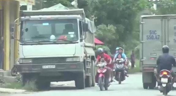 Duong day chuyen canh chung cong an de xe tai hoanh hanh o TP.HCM hinh anh