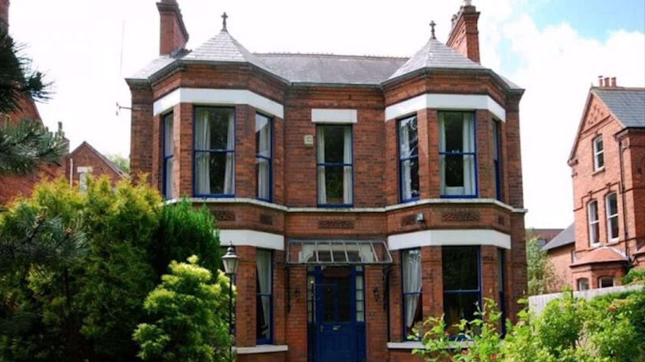 Nhung biet thu gia chi 1 euro nhung chang ai muon mua hinh anh