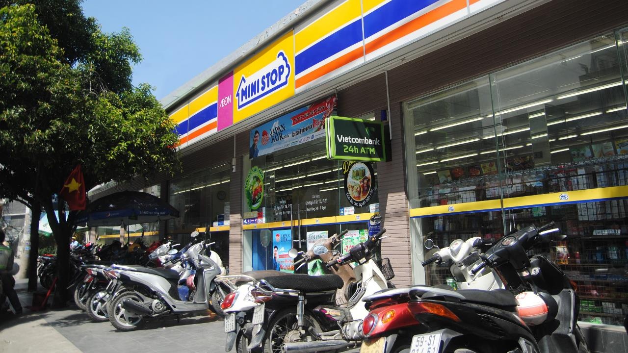 Can trong khi de xe o cua hang tien loi hinh anh