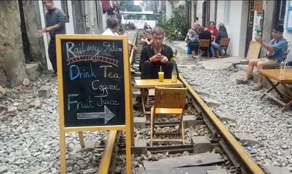 Cuoc song 'mao hiem' canh duong tau hinh anh