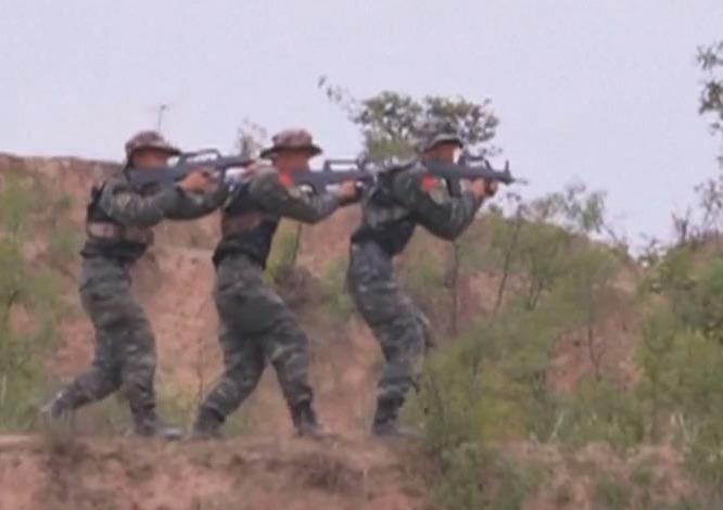 Binh linh Trung Quoc trong khoa luyen khac nghiet dac biet hinh anh