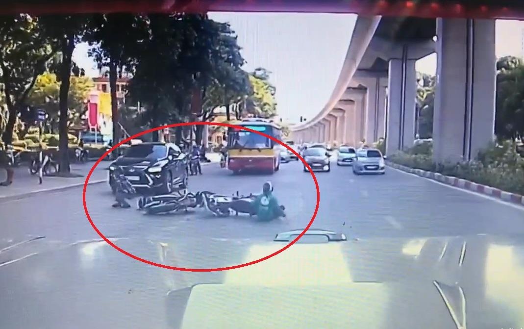 Thanh nien vuot chot 141 dam truc dien lai xe Grab hinh anh