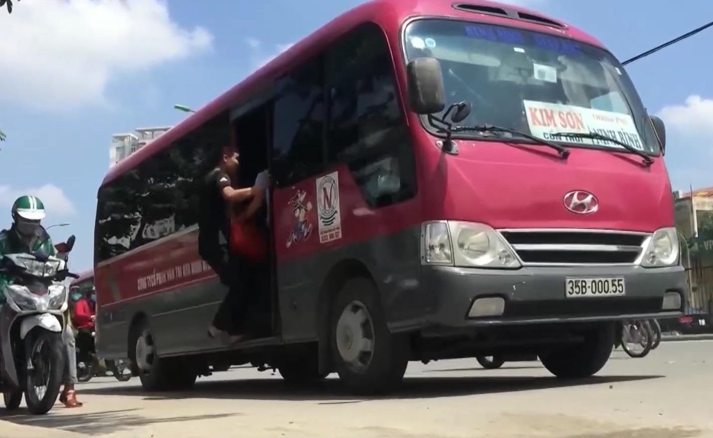 Xe tuyen ngay cang e khach hinh anh