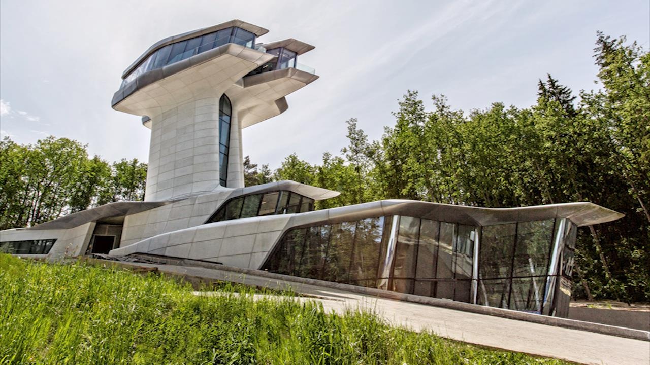 Nhung ngoi nha quai di cua nguoi noi tieng hinh anh