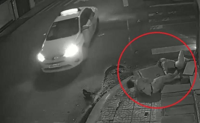 Da xac dinh duoc tai xe taxi Vinasun bo mac nan nhan sau tai nan hinh anh