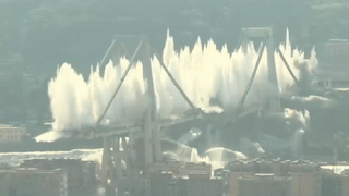 Italy pha huy phan con lai cua cau cao toc Morandi bi sap hinh anh