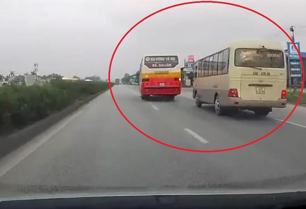 Xe bus va xe khach danh vong, duoi nhau quyet liet tren Quoc lo 5 hinh anh