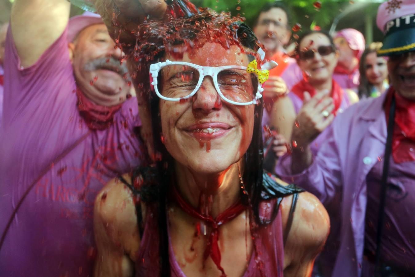 Cuoc chien 70.000 lit ruou vang o Tay Ban Nha hinh anh