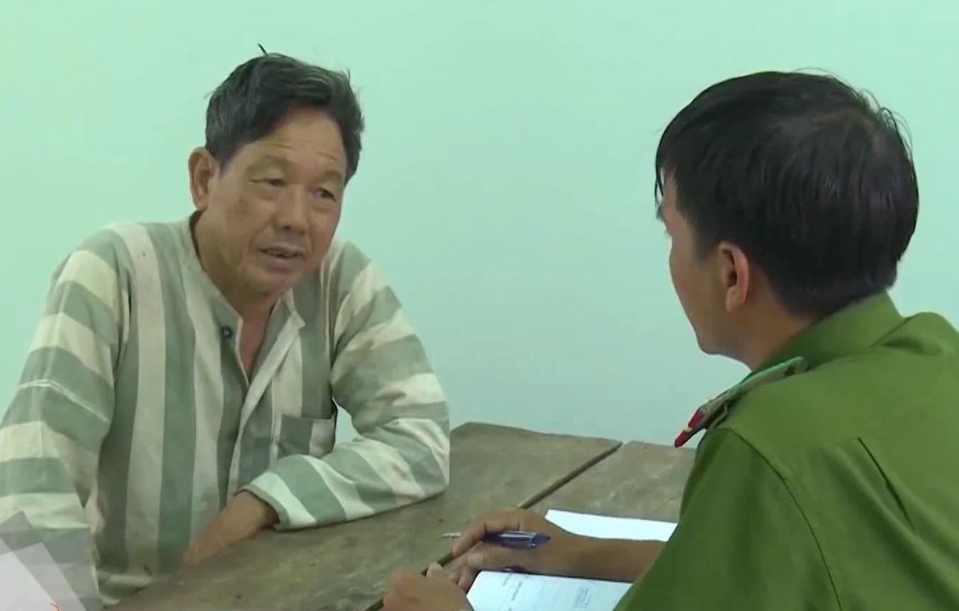 Cuu truong thon chan dat gai mai dam bi tam giu hinh anh