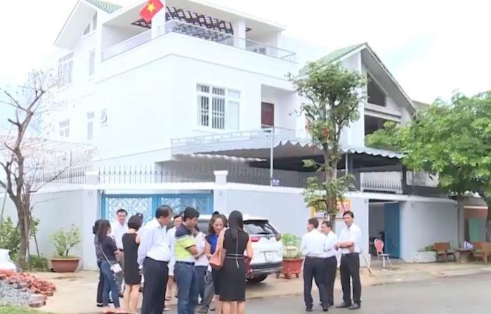 Nguoi dan kho so vi chu dau tu gan no ngan hang 100 biet thu ven bien hinh anh