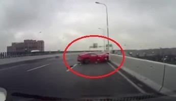 Sieu xe Ferrari nat bet sau tai nan tren cao toc Trung Quoc hinh anh