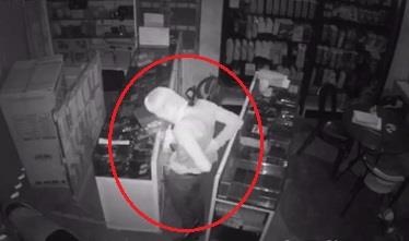 'Sieu trom' do mai ton cua hang, cuom hang chuc dien thoai hinh anh