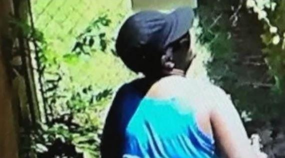 Dot nha hang xom, nguoi phu nu bi bat vi camera nha minh ghi lai hinh anh