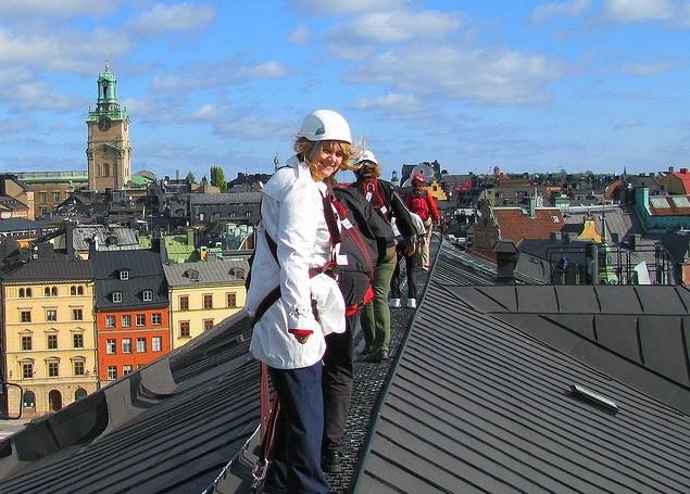 Du lich tren mai nha tai Thuy Dien hinh anh