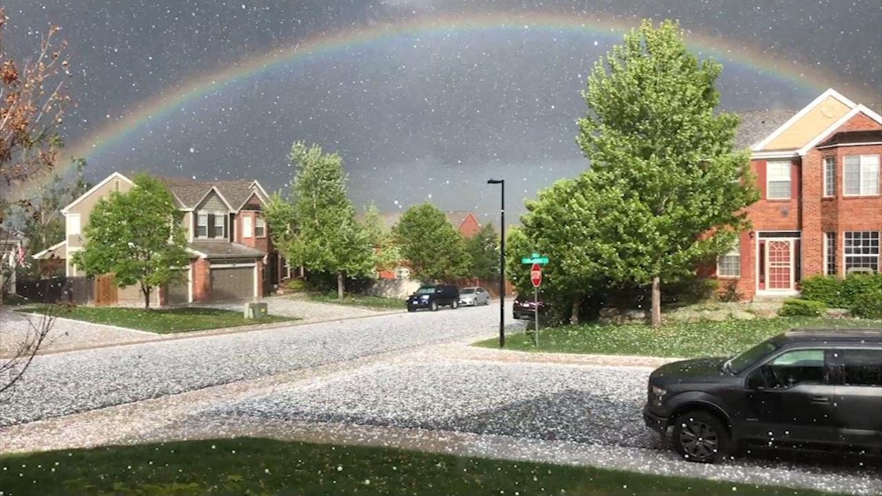 Khoanh khac cau vong xuat hien di kem mua da tai My hinh anh