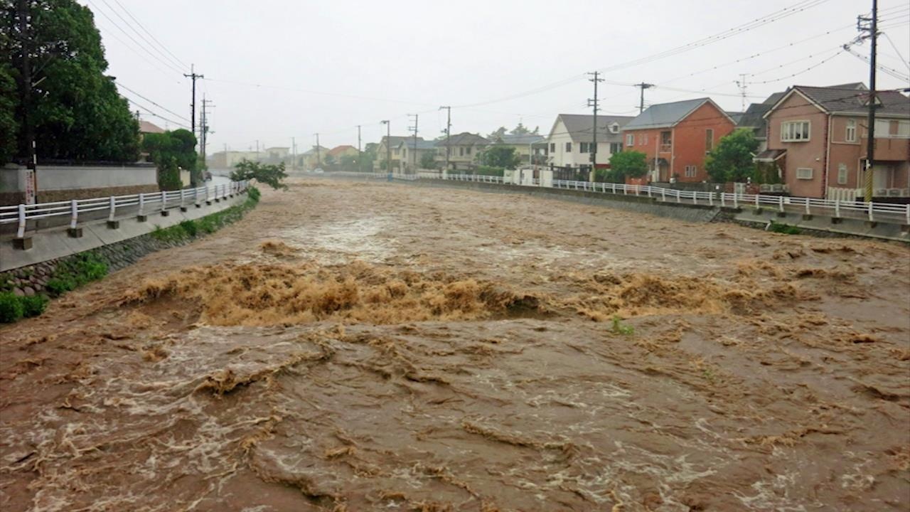 Nhat so tan 1 trieu nguoi tranh con bao nguy hiem hinh anh