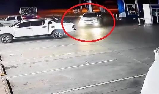 Lai oto uong ruou gay tai nan lien hoan o Thai Lan hinh anh