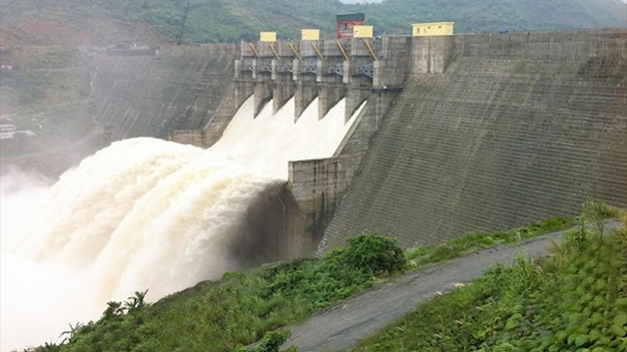 Khai thac toi da nguon nhiet dien khi, than do thuy dien gap kho khan hinh anh