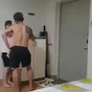 Canh chong Han Quoc danh vo Viet tan nhan gay phan no hinh anh