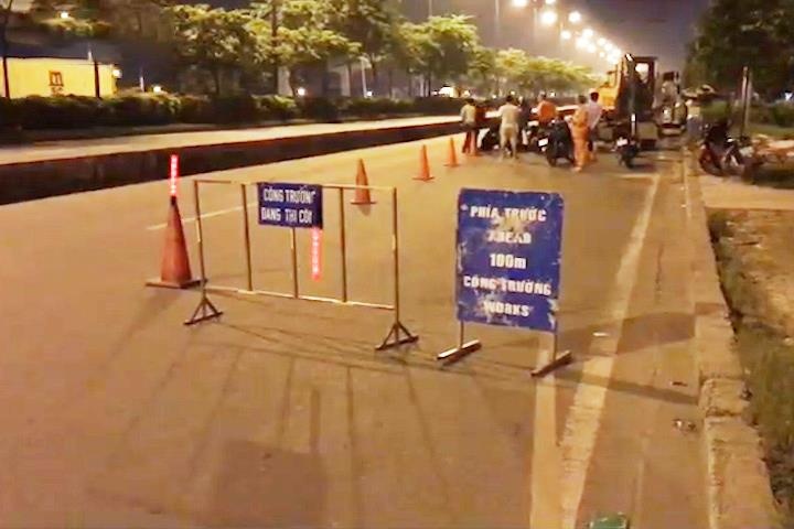 Nam thanh nien nguy kich khi say xin, tong vao xe cong trinh hinh anh