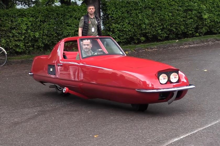 Oto co hai banh duoc ban voi gia 5,6 trieu USD hinh anh