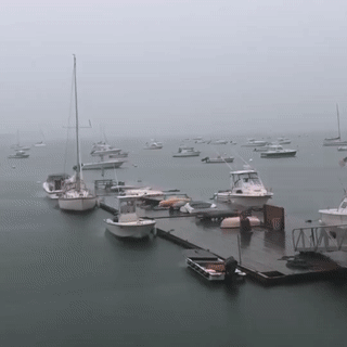 Can canh set danh kinh hoang nhu bom no tren thuyen buom hinh anh