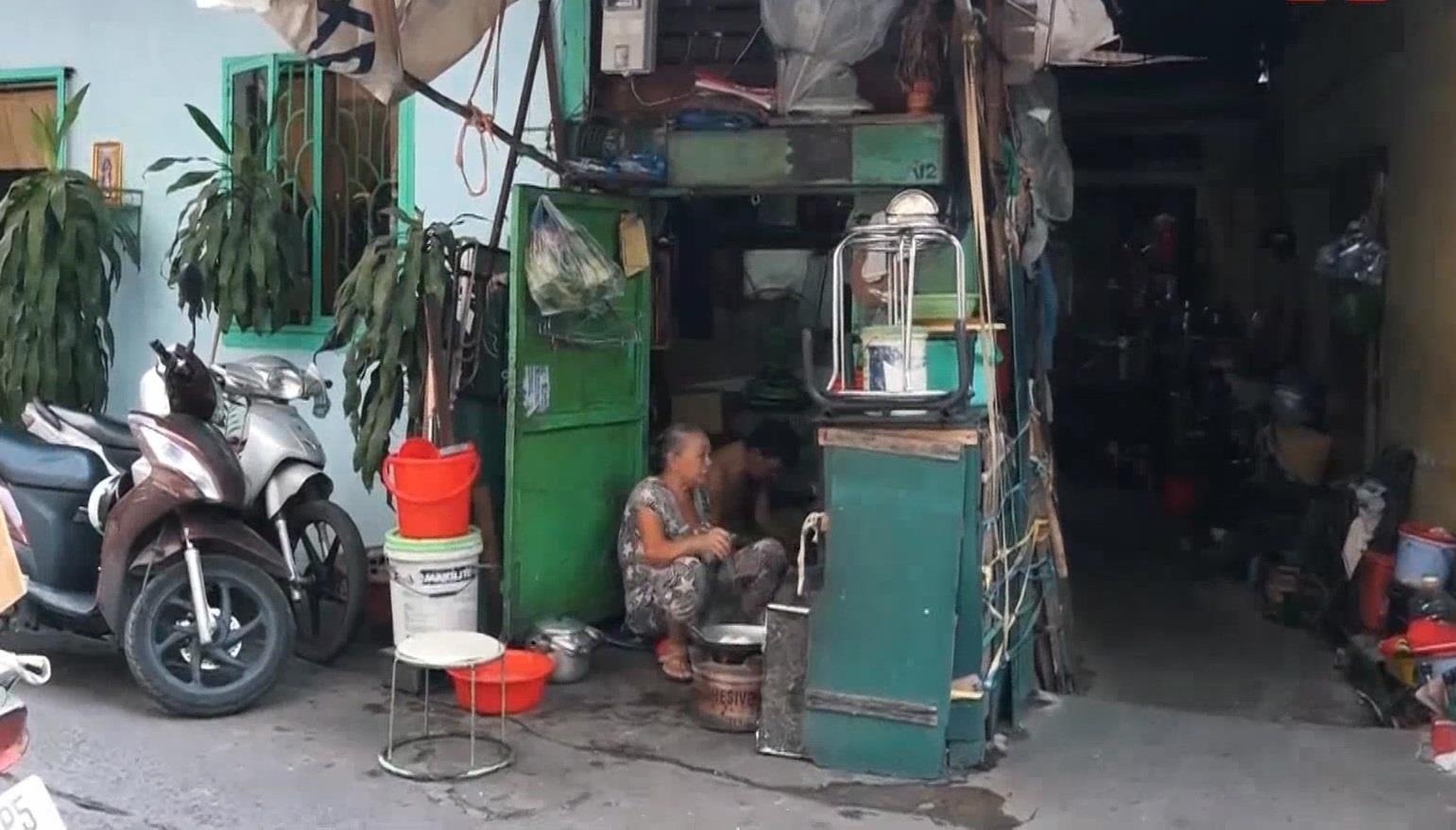 Cuoc song trong can nha nho nhat Sai Gon hinh anh