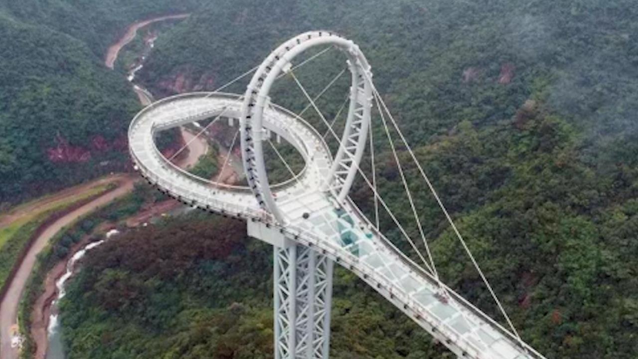 Cau kinh cao 500 m hinh cay vot doc dao o Trung Quoc hinh anh