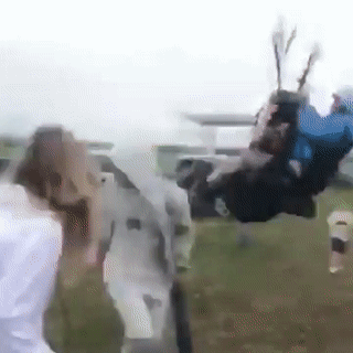 Do sai qui dinh, oto bi van dong vien du luon roi be duoi hinh anh