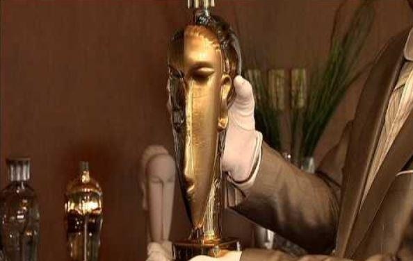 Chai nuoc dat nhat the gioi, gia tuong duong ngoi nha hinh anh