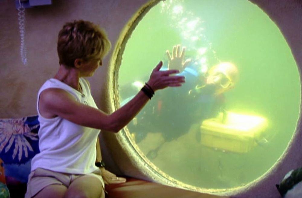 Khach san duoi bien thue nghin USD/dem, giao do an bang tho lan hinh anh