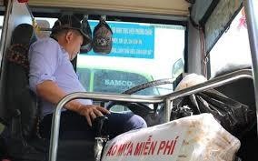 Thuong 2 trieu dong cho tai xe xe buyt ep nga nhom cuop xe may hinh anh