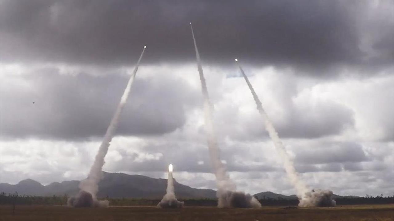 Dan hoa luc cua My doi bom thep trong dot tap tran moi nhat hinh anh