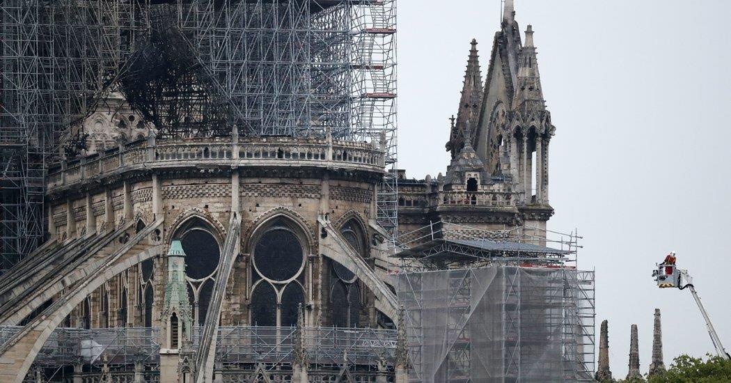 Lan dau he lo qua trinh tu sua Nha tho Duc Ba Paris sau hoa hoan hinh anh