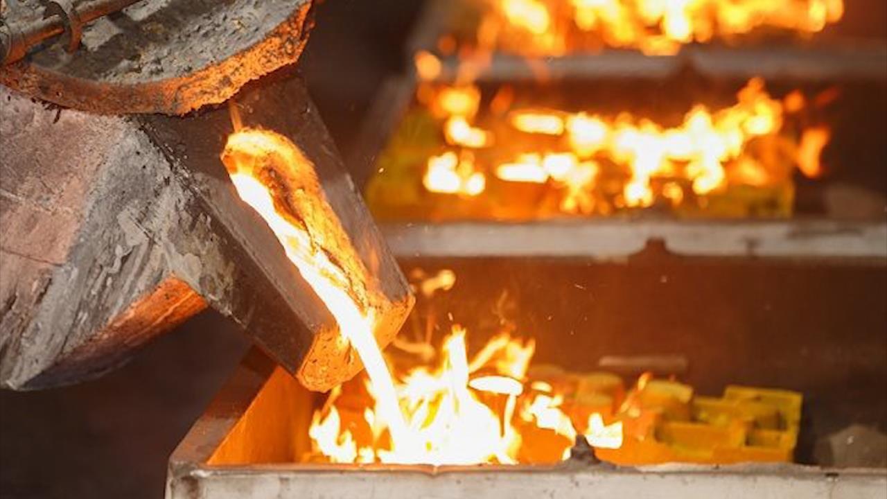 Vang nguyen chat duoc tinh luyen nhu the nao? hinh anh