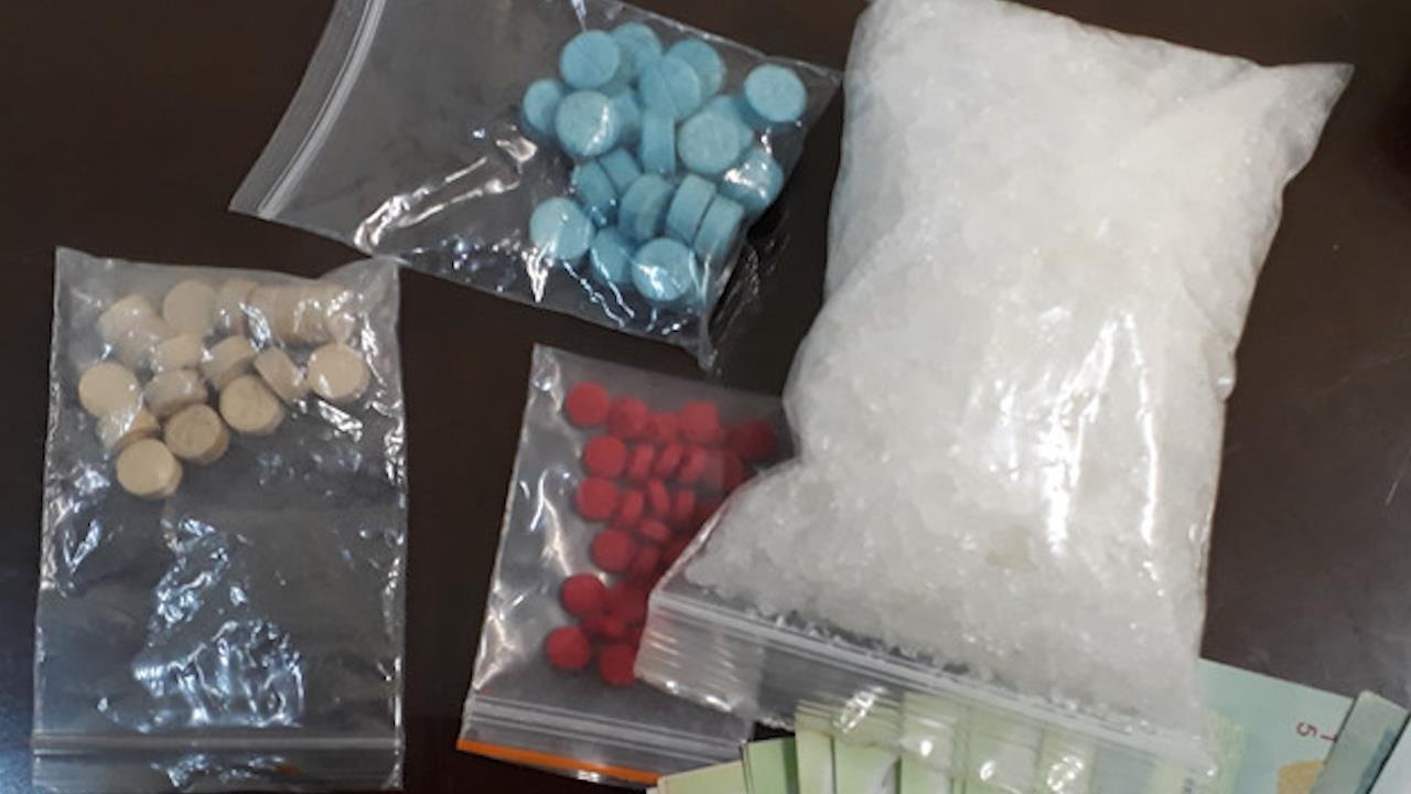 Bi bat tai san bay vi giau ma tuy trong quan lot hinh anh