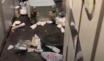 May bay thanh 'bai rac' sau khi di vao vung nhieu loan khong khi hinh anh