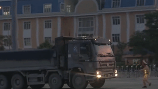 Tai xe hat vang gay CSGT, co thu trong cabin khi bi kiem tra hinh anh