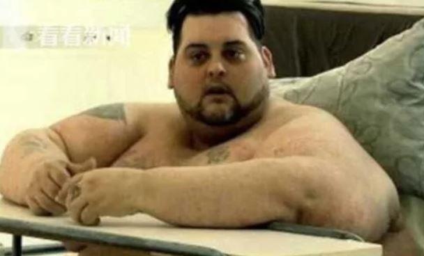 Tung vo dich cuoc thi giam can, nguoi dan ong qua doi vi qua beo hinh anh