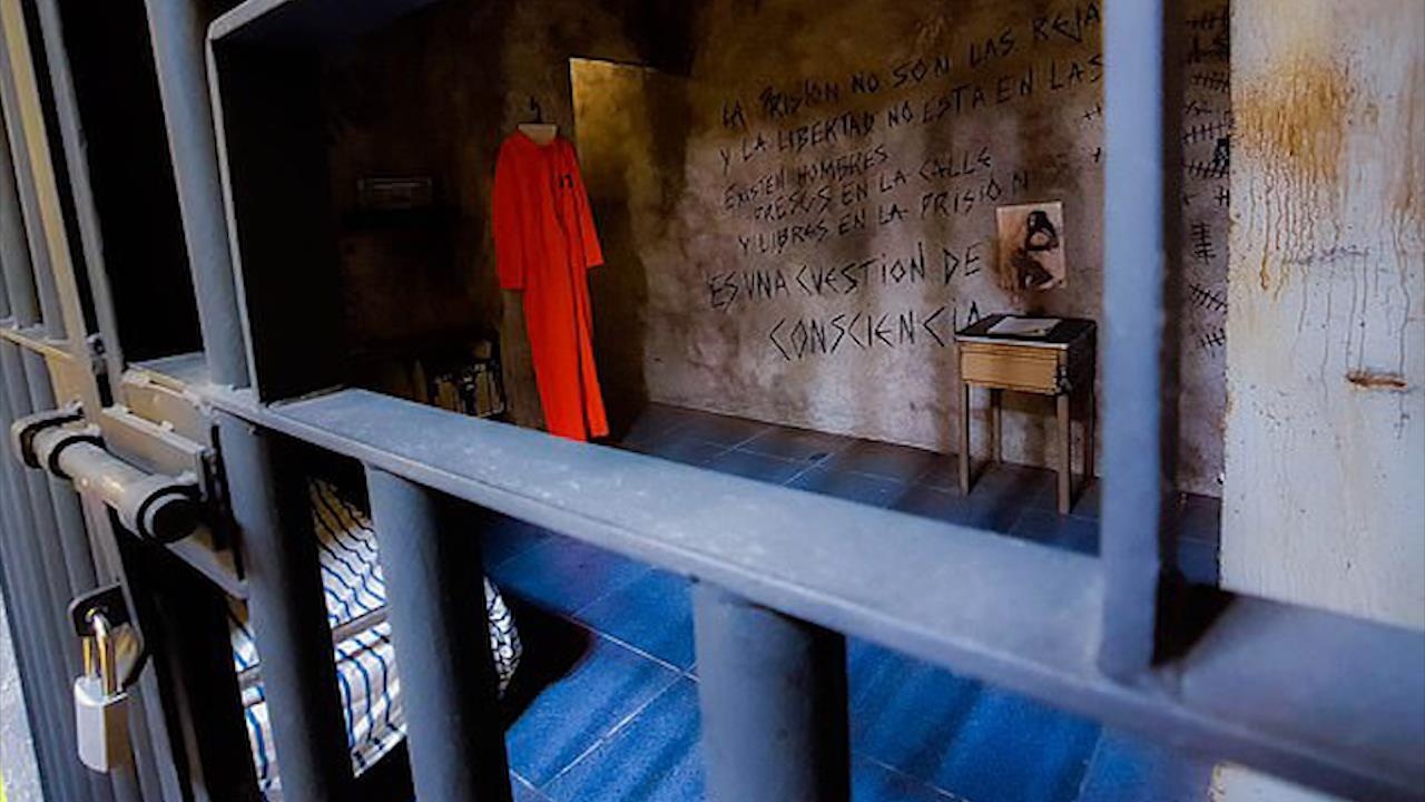 Bo tien de dong gia 'trum ma tuy' vuot nguc trong 60 phut o Mexico hinh anh