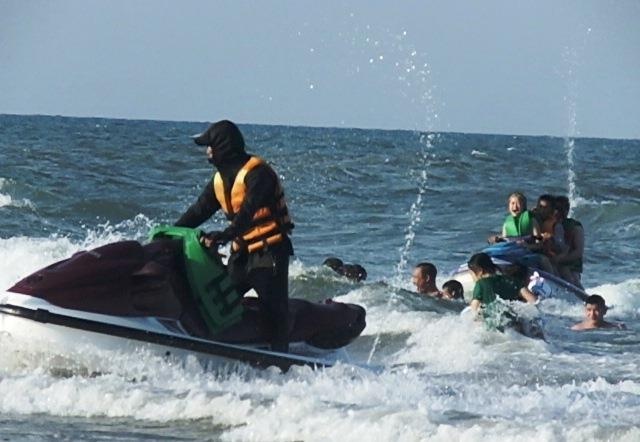 Ca no chom len dau du khach tam bien Thanh Hoa hinh anh