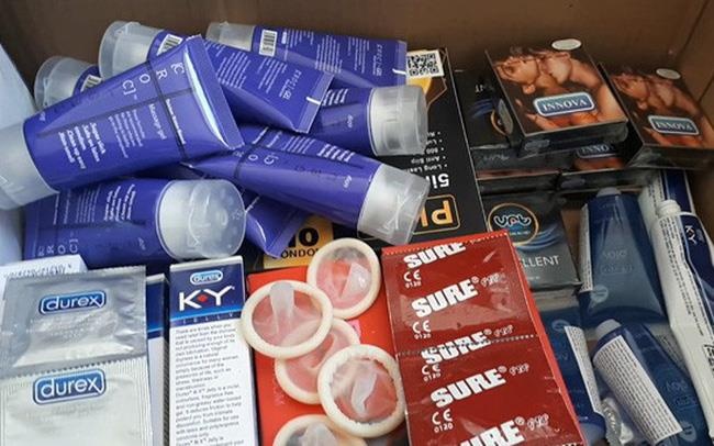 Sieu loi nhuan tu ban bao cao su troi noi hinh anh